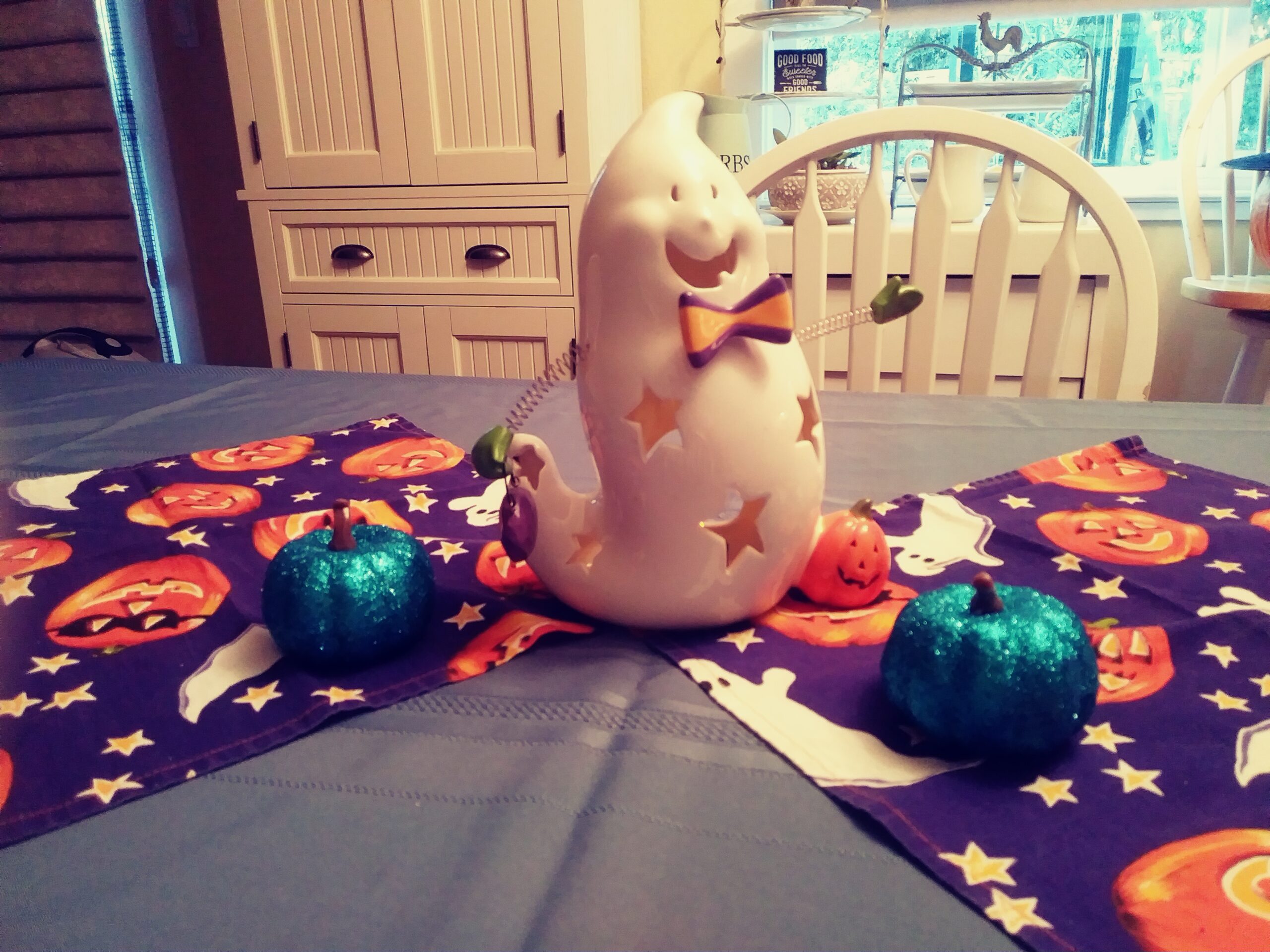 Halloween centerpiece with ceramic ghost and blue pumpkins