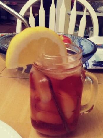 iced tea with lemon slice homemade in a mason jar cup
